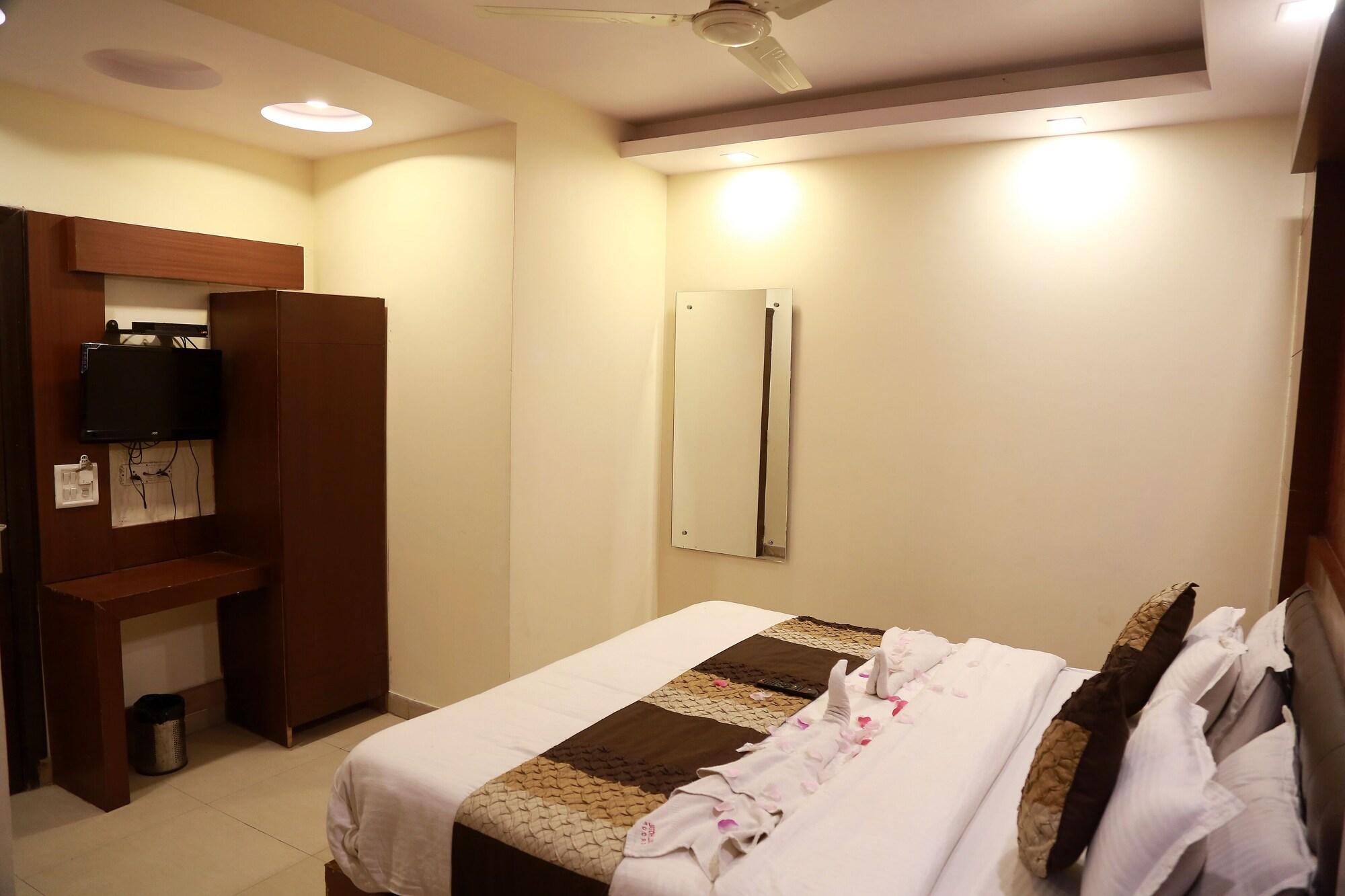 Hotel Shivam International - A Well Hygiene Property All Staff Vaccinated " Нью-Дели Экстерьер фото