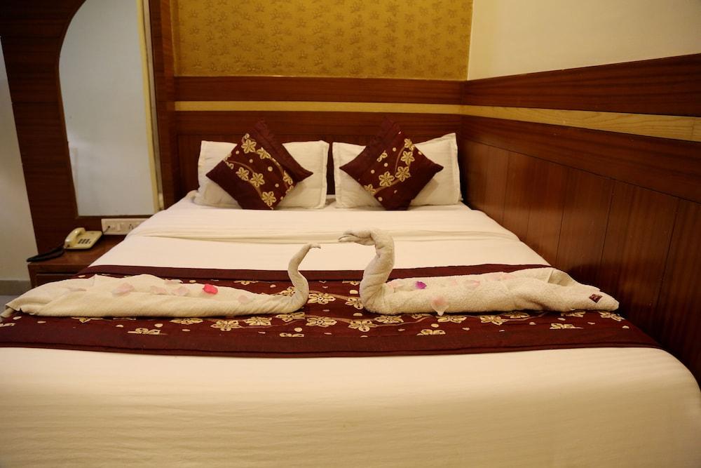 Hotel Shivam International - A Well Hygiene Property All Staff Vaccinated " Нью-Дели Экстерьер фото