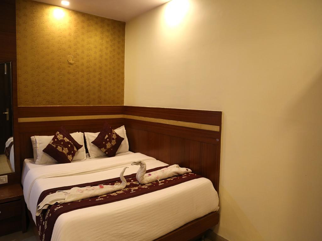 Hotel Shivam International - A Well Hygiene Property All Staff Vaccinated " Нью-Дели Экстерьер фото