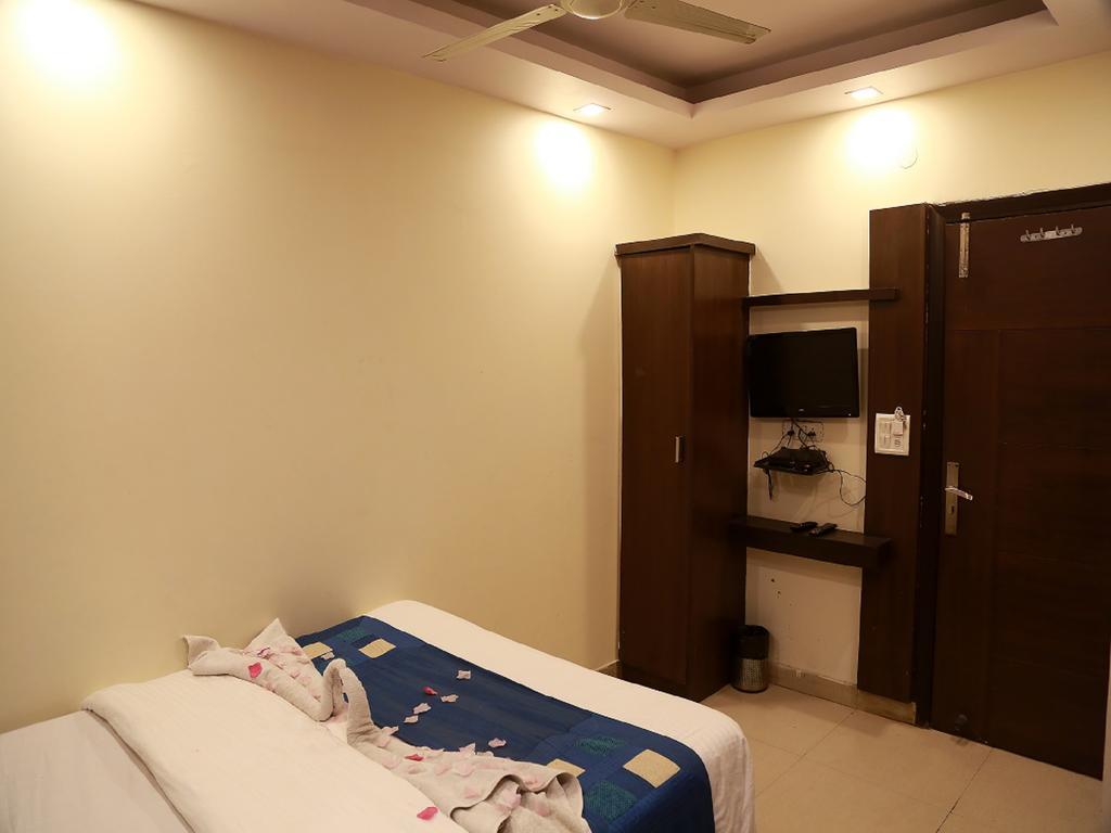 Hotel Shivam International - A Well Hygiene Property All Staff Vaccinated " Нью-Дели Экстерьер фото