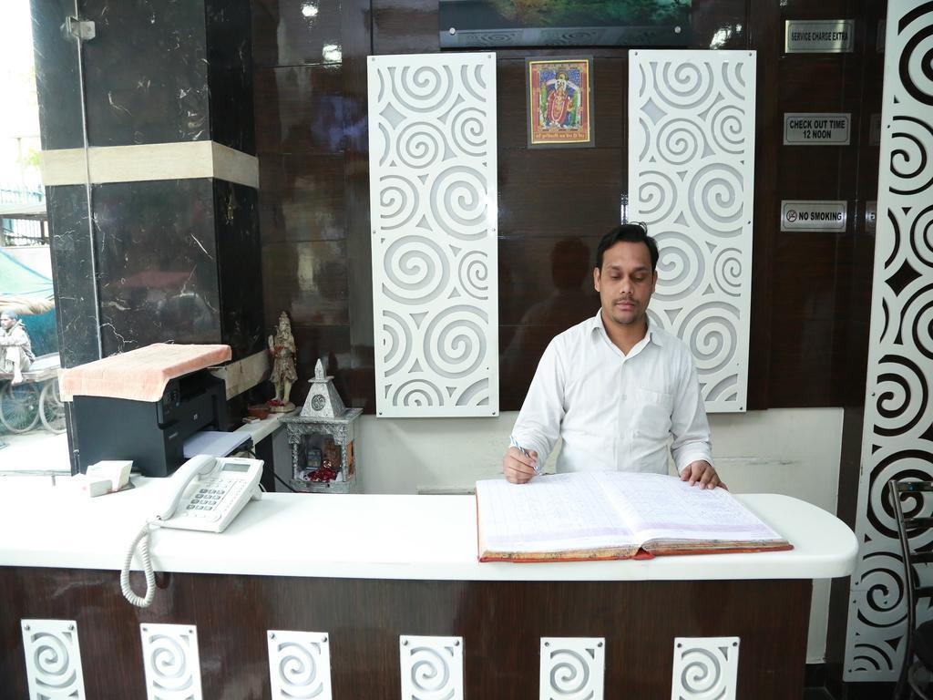 Hotel Shivam International - A Well Hygiene Property All Staff Vaccinated " Нью-Дели Экстерьер фото